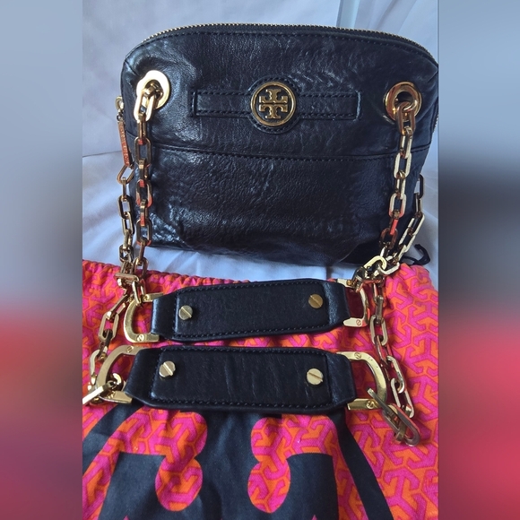 Tory Burch Black Shoulder Bag with Gold Chain - Picture 3 of 10